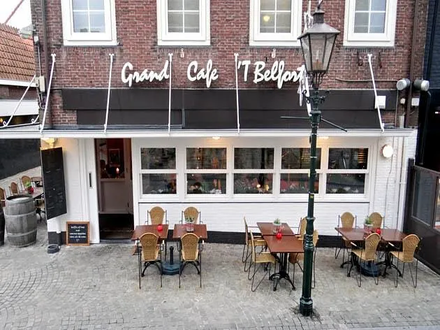 De voorgevel van Grand Café 't Belfort